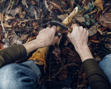 How to pick a good bushcraft knife