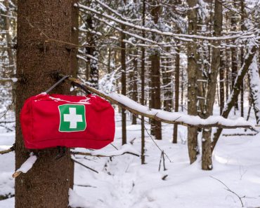 How to make an emergency kit for winter wilderness activities