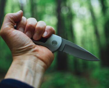 Survival Knife: Ultimate Guide to Choosing the Right Tool